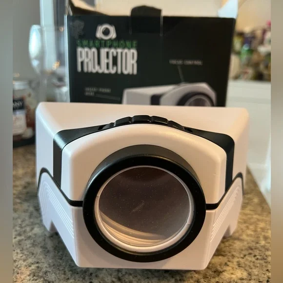 Smartphone Projector - Picture 3 of 8